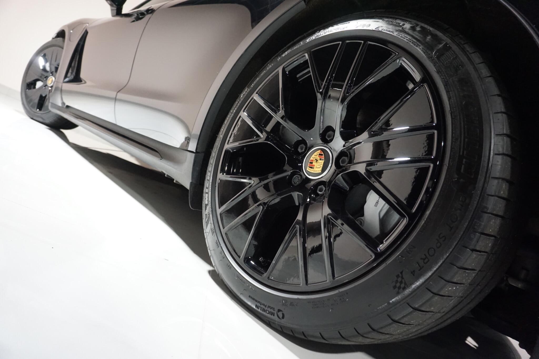 Porsche Taycan Performance Plus 93.4kWh Turbo Saloon 4dr Electric Auto 4WD (680 ps)